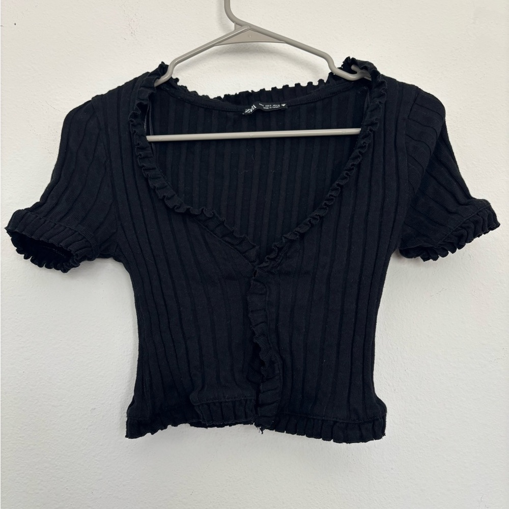 ZARA BLACK RUFFLE BUTTON FRONT TOP SZ SMALL
